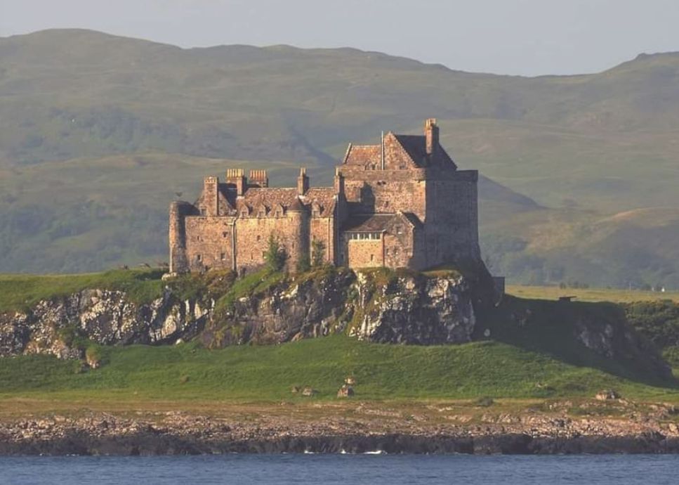 Keep to the right of the fence or foreshore up to Moy Castle 